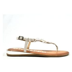 Esclavas de piel con adornos fantasía