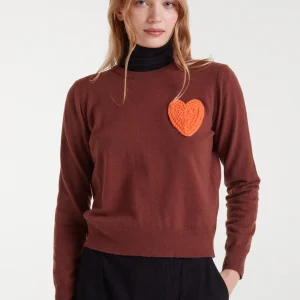 Jersey de punto marrón con print de corazón