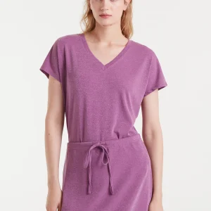 Camiseta cuello pico lila