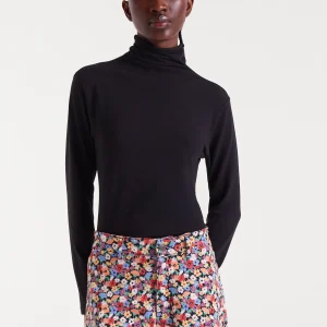 Camiseta cuello alto negro