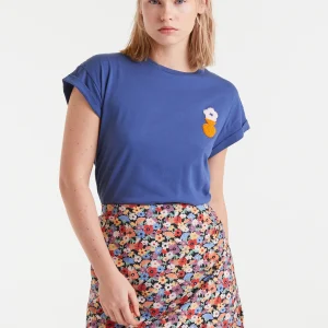 Camiseta 100% algodón con bordado floral