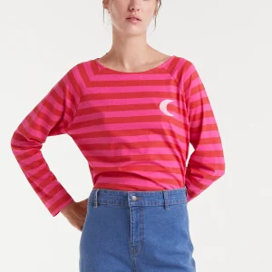 Camiseta 100% algodón con estampado de rayas rosa y bordado de luna