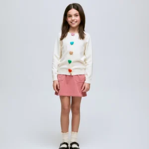 Cárdigan de niña con detalle botón de corazones blanco