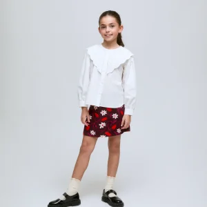 Camisa blanca de algodón con cuello babero