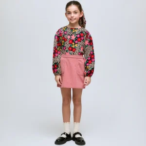 Falda corta de pana rosa con bolsillos delanteros