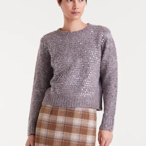 Jersey de punto marrón con detalles en lentejuela