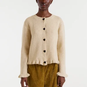 Cárdigan punto beige con detalle de corazones