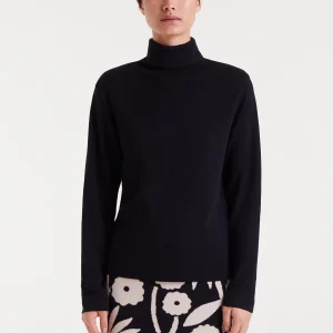 Top de punto fino negro