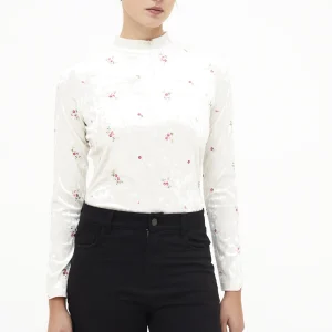 Camiseta terciopelo con bordado floral