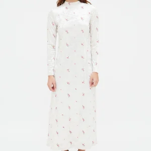 Vestido largo terciopelo con bordado floral