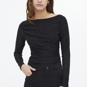 Camiseta cuello barco negro