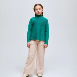 Jersey verde de niña de manga larga con cuello alto