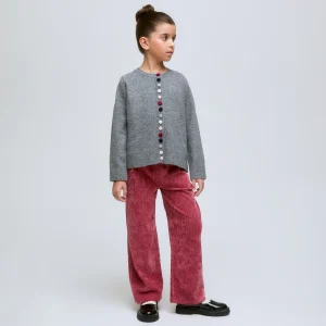 Cardigan de niña gris con cuello redondo y botones.