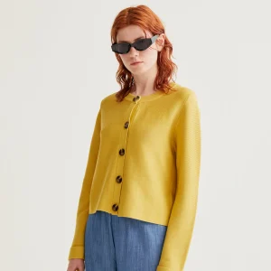 Cárdigan punto amarillo con botones grandes
