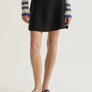 Falda corta punto negro