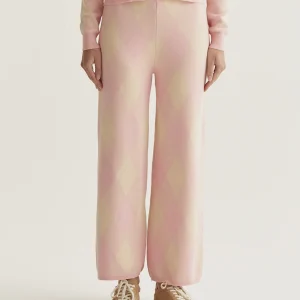 Pantalón punto con estampado rombos rosa