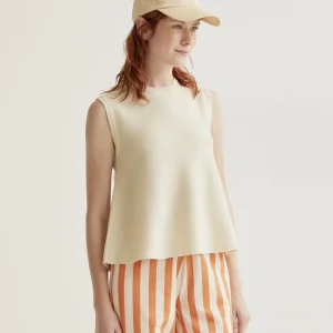 Top básico de punto beige