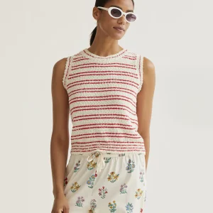 Top punto texturizado con rayas rojas