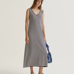 Vestido largo de punto con estampado de rayas blanco y azul marino