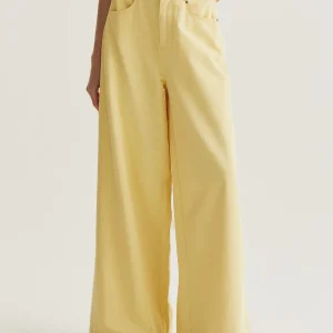 Pantalón wide leg amarillo