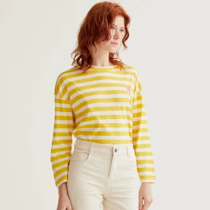 Camiseta con estampado de rayas amarillas con bordado de tulipán