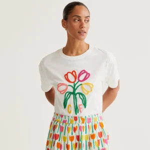 Camiseta con bordado de Tulipanes "CF"