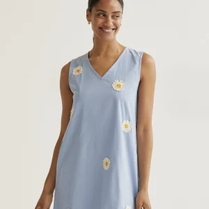 Vestido corto con bordado de margaritas