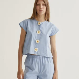 Camisa con detalles de margaritas