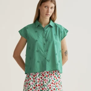 Camisa 100% algodón verde con bordado floral