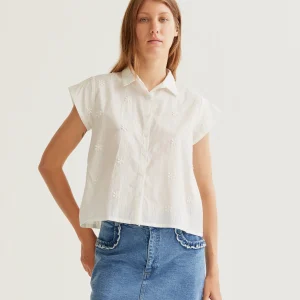 Camisa 100% algodón blanco con bordado floral