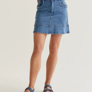 Falda denim azul con detalle de volantes