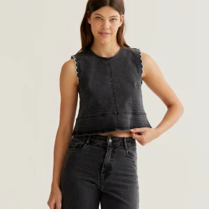 Top vaquero negro con detalles de ondas