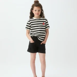 Camiseta de niña con estampado de rayas negras y bordado de manzana