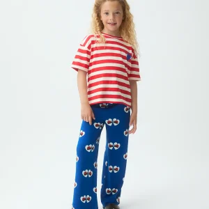 Camiseta de niña con estampado de rayas rojas y bordado de corazón