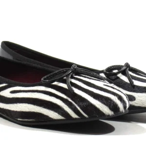 Bailarinas en print cebra con lazo y trasera de charol