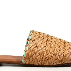 Palas de rafia trenzada con detalle de pasados